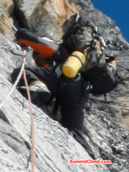 Tenji Sherpa thrutching in the Yellow Tower. Photo Mark van 't Hof.