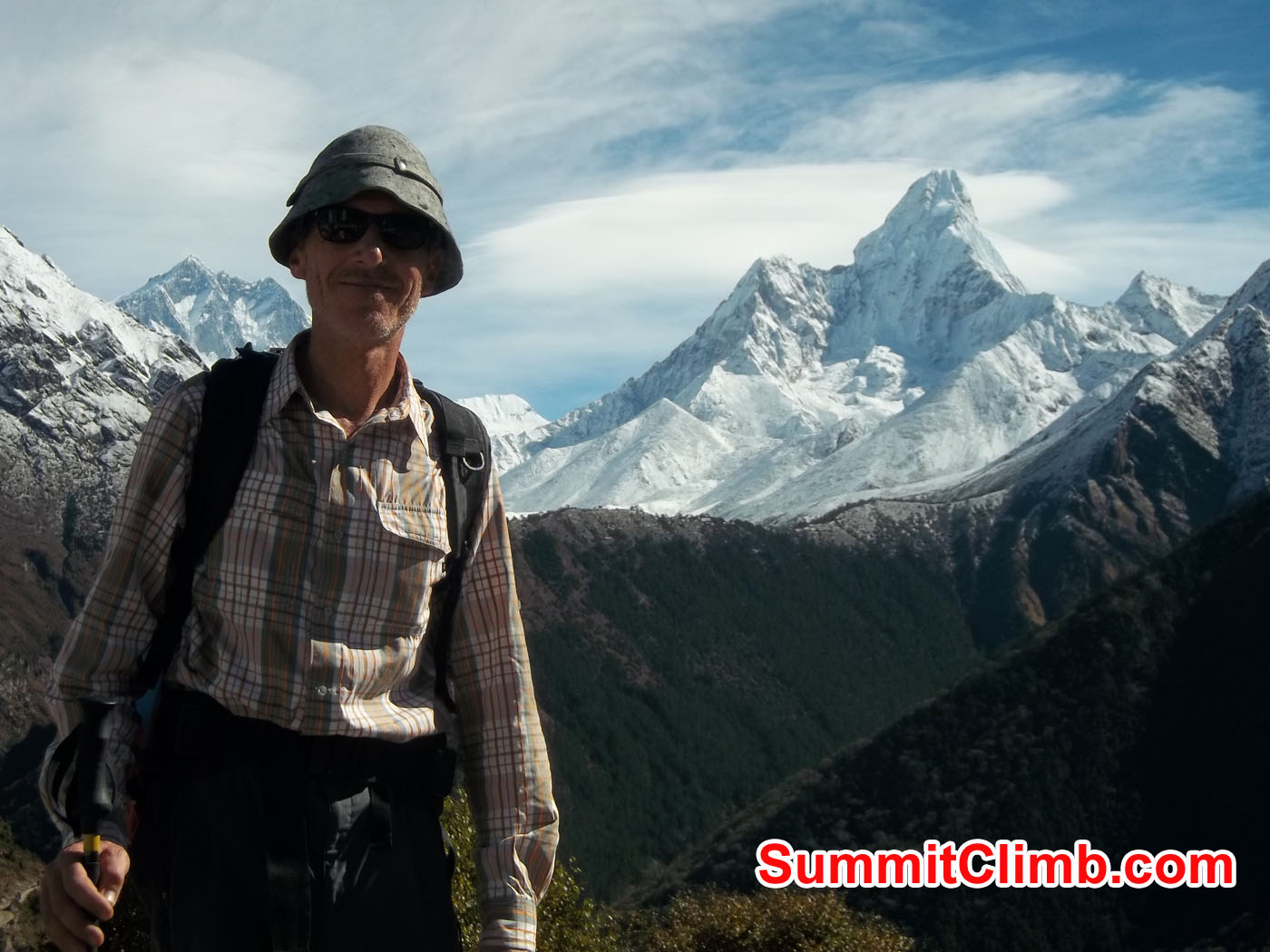 Alfons with AmaDablam Background.