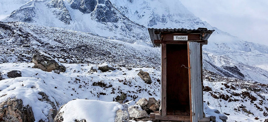 outhouse on khumbu