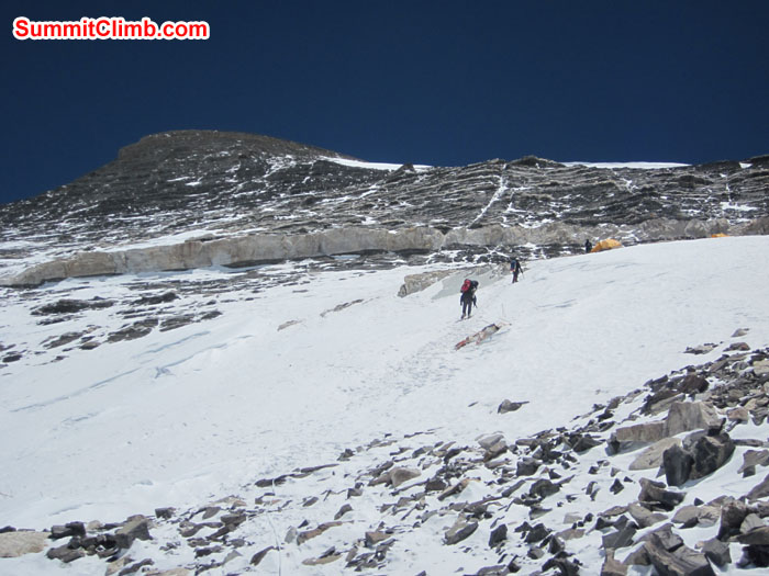 Explore the route to camp 3 at 7400 metres/24,400 feet. Photo John