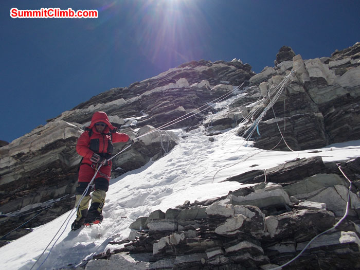 Tenji Sherpa coming down from summit. Photo Wayne Herrick