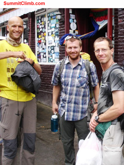JJ, matt, matti, jurgen,after crossing the nepal tibet border,photo by james grieve
