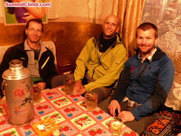Jurgen, JJ, matt, and matti in the Yangjidroka tea shop,photo by Jurgen Landmann