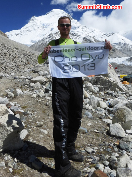 Juergen Landmann shows his flag in ABC,  with Cho Oyu in background. Matti Sunell Photo