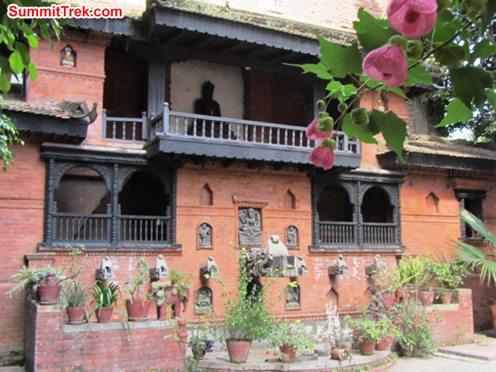 Comfortable hotel courtyard in Kathmandu. Photo Mark van 't Hof