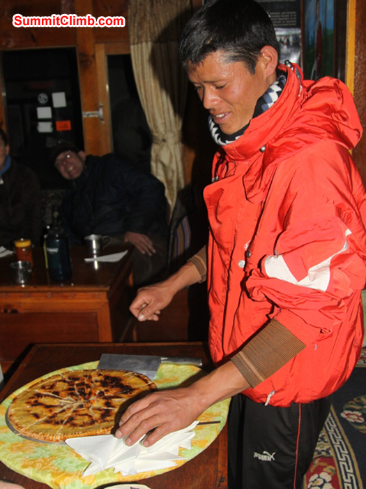 Skillful cook Kamal Bahadur serves a delicious apple pie in Pheriche. Monika Witkowska Photo.