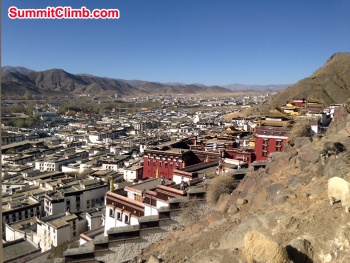 Photo David O'Brien -the monastery with Shigatse in the distance 