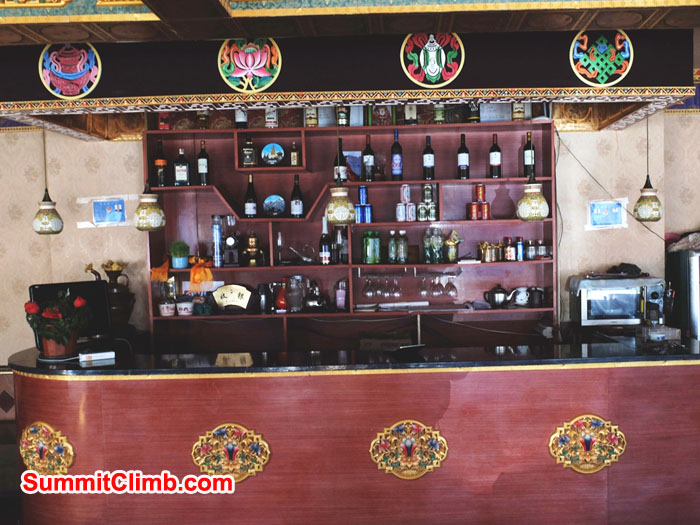 Tingri's Ha Hoo hotel has a classy bar