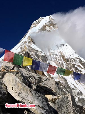 camp 1 of amadablam with player flag