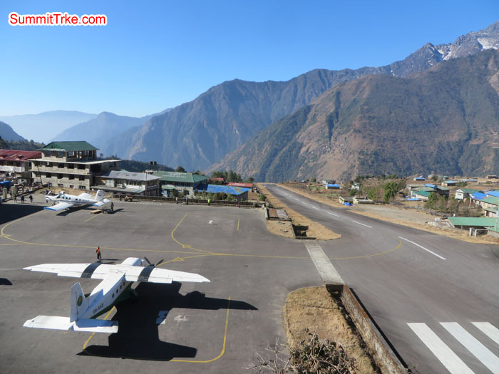 Plan getting ready to take off from Lukla airport. Photo Aless.