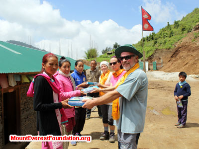 nepal volunteer trek, donation to school