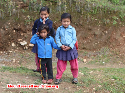 nepal volunteer trek, school students