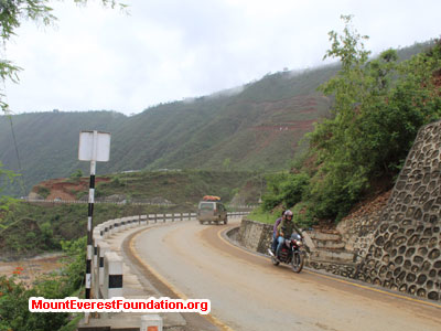 nepal volunteer trek, road