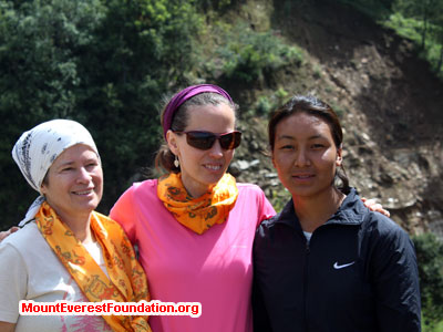 nepal volunteer trek, woman power