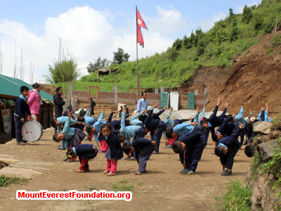 nepal volunteer trek, school kids doing activites