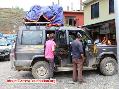 nepal volunteer trek, jeep rest