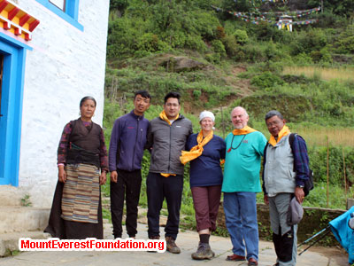 nepal volunteer trek, trekker group photo at jangbu house
