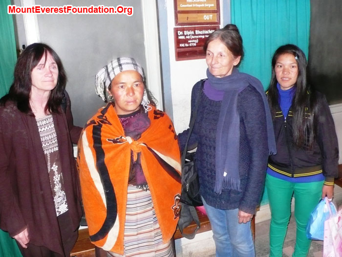 Shelley Bloom, Hamu Sherpa, Marie Serys, and Yanke Sherpa at Helping Hands Hospital.